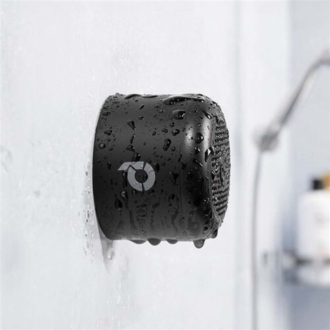 サンワ、マグネット取り付け＆防水設計で浴室でも使える「置くだけ充電