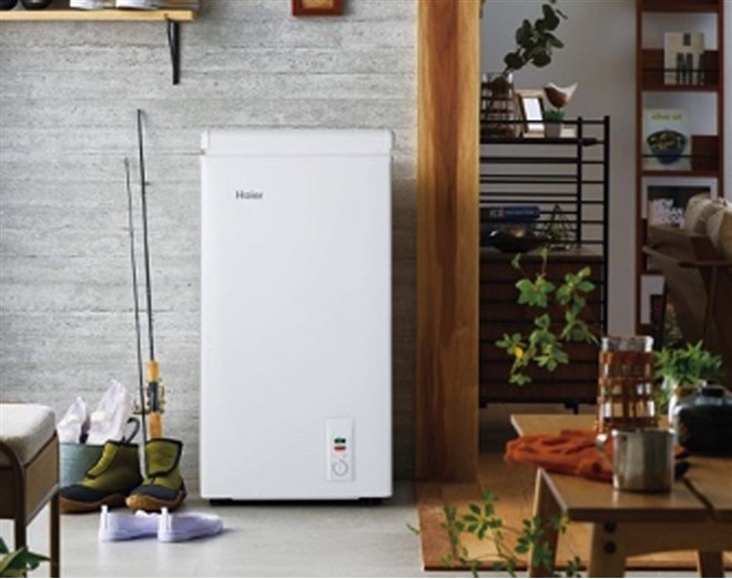 ハイアール、設置しやすい幅約44cmスリム設計の66L上開き式冷凍庫「JF