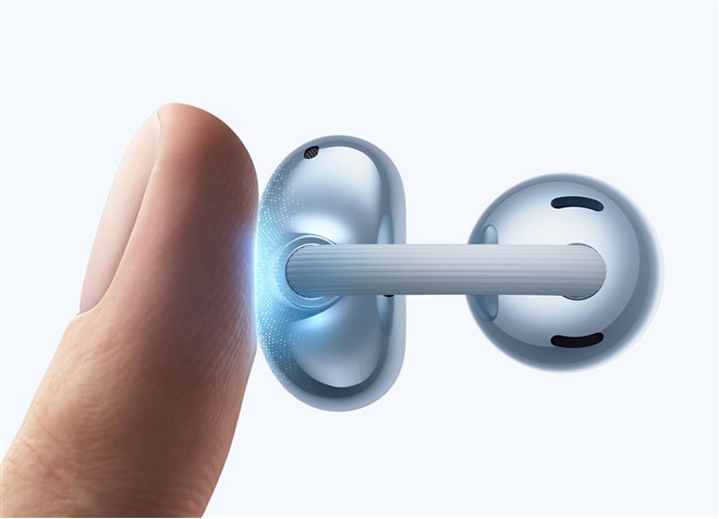 ファーウェイ、液体シリコーンを採用したイヤーカフ型イヤホン「HUAWEI