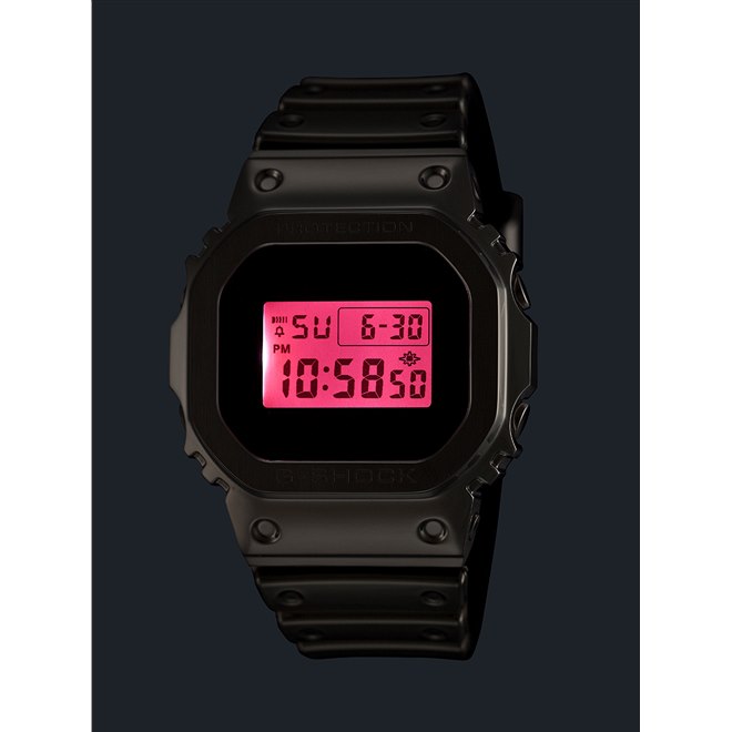 カシオ、ステンレスベゼルとレッド液晶を採用したG-SHOCK「FINE