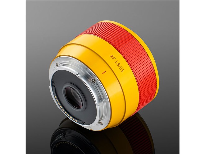 TTArtisan、大口径標準レンズ「AF 35mm f/1.8 II」の限定オレンジ