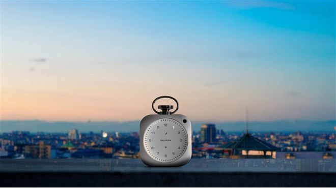 バルミューダ、スマホと連携する手のひらサイズの時計「The Clock（ザ