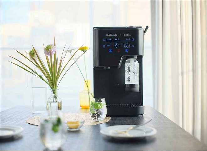 drinkmate 炭酸水メーカー 黒 浄水・冷水・熱湯・炭酸水の機能を1台に集約した「drinkmate×BRITA 多