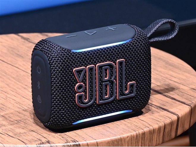 JBL、USBロスレス再生やマイク連携に対応した大人気Bluetooth