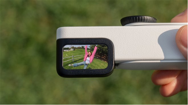 光学ビューファインダーを同梱したポケットサイズPOVカメラ「Insta360