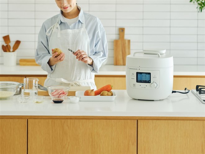 シロカ、100kPaの高圧一定制御と2品同時調理に対応した5L自動調理鍋