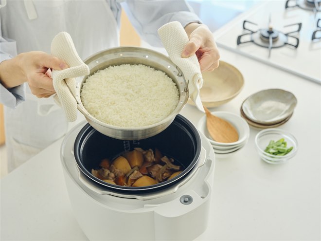 シロカ、100kPaの高圧一定制御と2品同時調理に対応した5L自動調理鍋