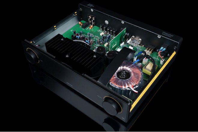 ARCAM、回路設計の刷新と最適化で音質を向上させたインテグレーテッド