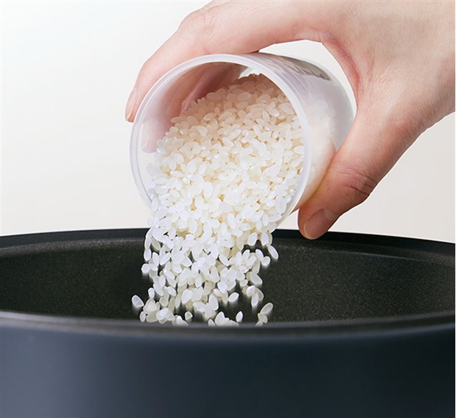 東芝、真空圧力IH技術と銅かまど丸釜で熱対流を高めたジャー炊飯器「RC 東芝、真空圧力IH技術と銅かまど丸釜で熱対流を高めたジャー炊飯器「RC