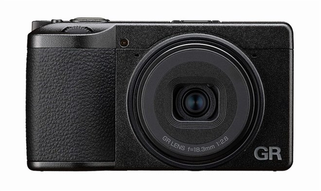 リコー、コンパクトデジカメ「GR IV」に30周年記念限定モデルを追加
