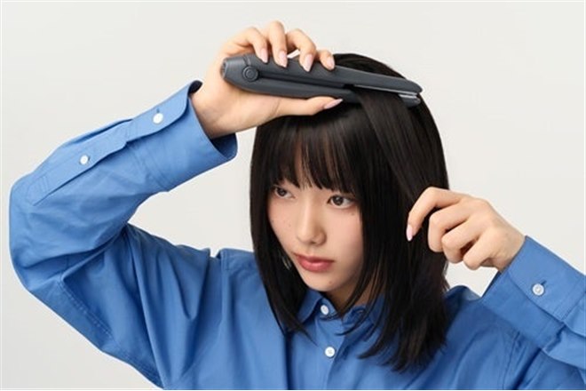 I-ne、スマホ充電も可能なサロニア「コードレス ストレートヘア