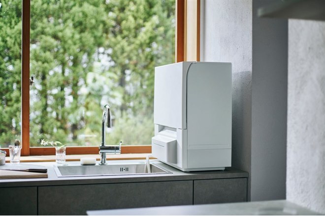 パナソニック、庫内スペースを広げたタンク式卓上型食器洗い乾燥機「NP