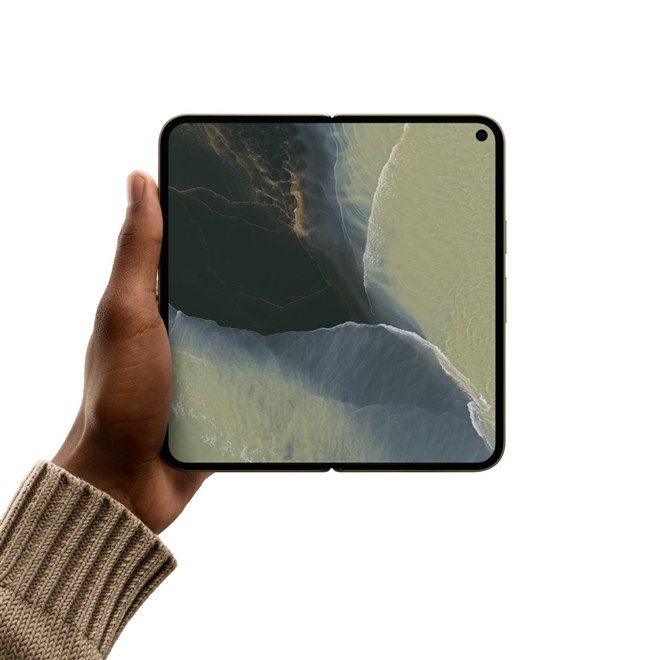 Google、薄型・軽量化と高耐久を実現した折りたたみスマホ「Google
