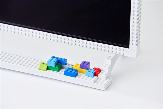 オリオン、ブロックでデコれる32V型チューナーレステレビ「DECORA