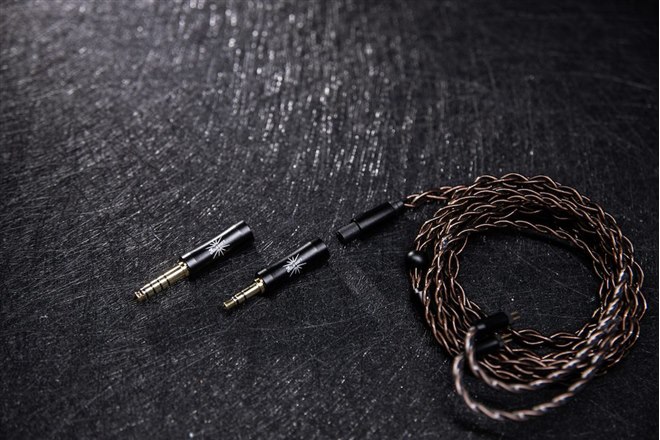 Kiwi Ears、5ドライバー構成の有線イヤホン「Halcyon」 - 価格.com