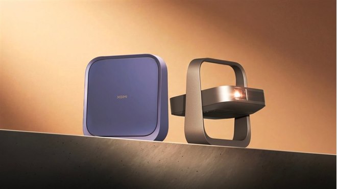 XGIMI、ジンバル一体型のレーザープロジェクター「Elfin Flip 4K/Laser