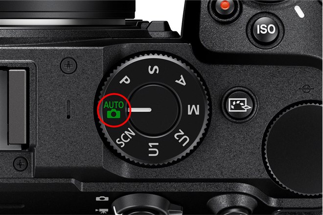 ニコン、「Z5II」と同等の性能をコンパクトに凝縮したフルサイズミラー