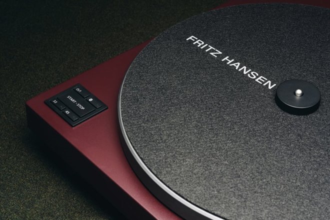 テクニクス、音と造形が調和するフリッツ・ハンセンとの