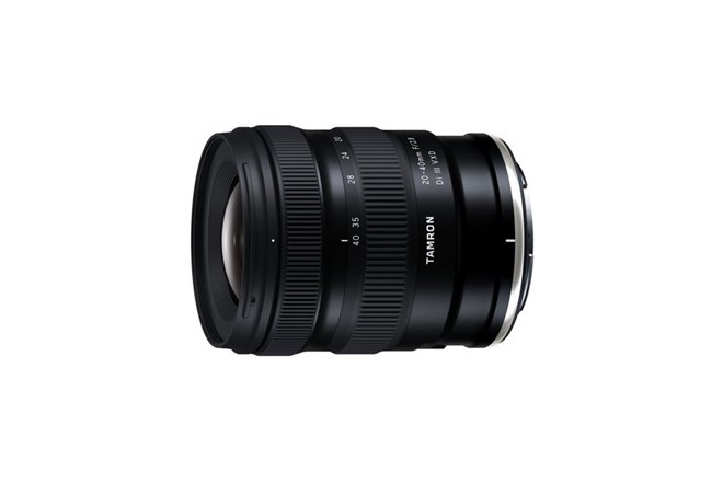 タムロン、クラス最小・最軽量の大口径標準ズームレンズ「20-40mm F
