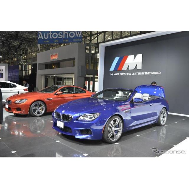 4日、米国で開幕したニューヨークモーターショー12。BMWブースの主役は、新型『M6コンバーチブル』（日本名...