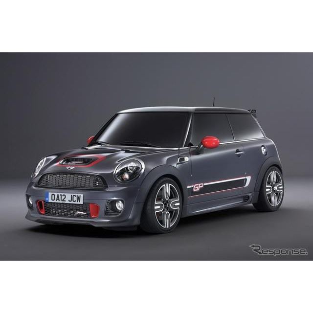 BMWグループのMINIは12日、フランスで開催中の「MINIユナイテッドフェスティバル」において、MINI『ジョン...