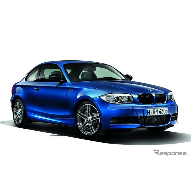 BMWが14日、欧州で発表した新型『1シリーズ』の最強グレード、「M135i」。同車のエンジンが、米国仕様の『1...