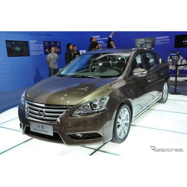 日産自動車は10月5日、新型『ラティオ』を発表した。同日行われた発表会見の席で、同社の片桐隆夫副社長は...
