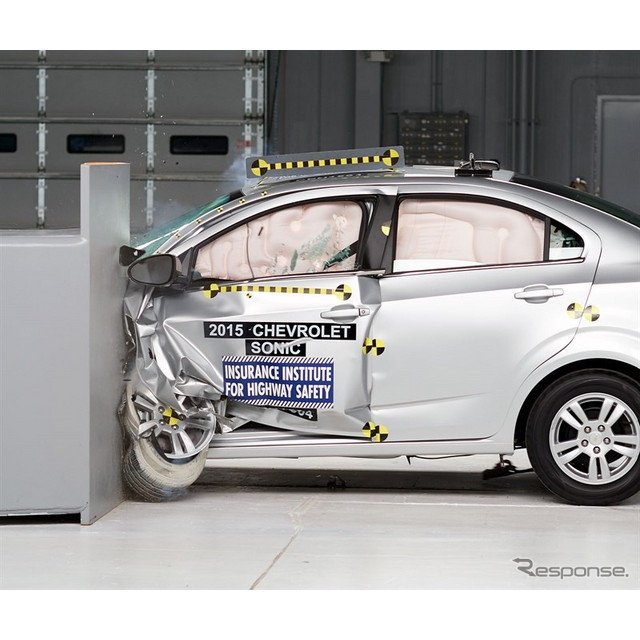 米国IIHS（道路安全保険協会）は5月11日、シボレー『ソニック』の2015年モデルを、「2015トップセーフティ...