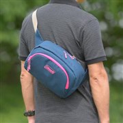 「コールマン 3WAYカメラボディバッグ」