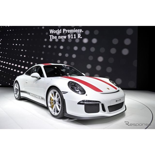ポルシェ ジャパンは、ジュネーブモーターショーで世界初公開された高性能スポーツカー『911R』の予約受注...