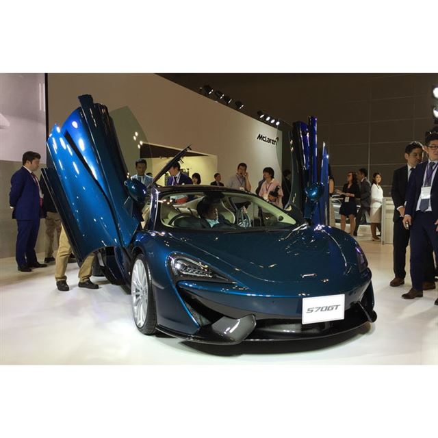 �}�N���[�����E�I�[�g���[�e�B�u�E�A�W�A��2016�N8��5���A�������b�Z�ŊJ�Â���Ă���w���e�[�W�J�[�C�x��...