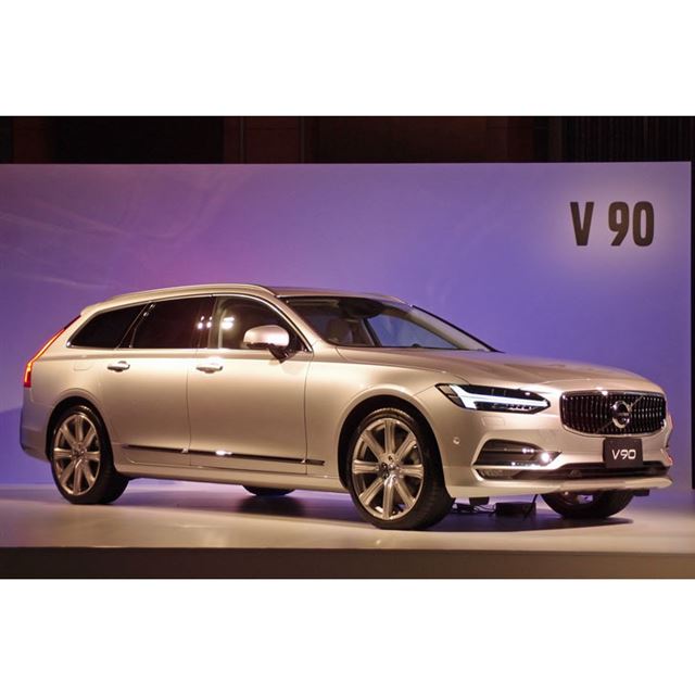 ボルボ V90 価格 新型情報 グレード諸元 価格 Com