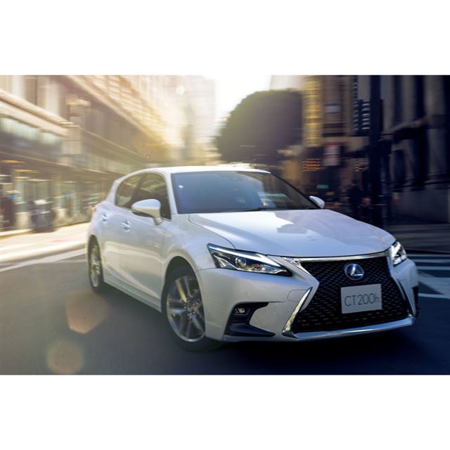 �g���^�����Ԃ�2017�N8��24���A�}�C�i�[�`�F���W���{�����u���N�T�XCT�v�𔭕\�B�����A�̔����J�n�����B

...