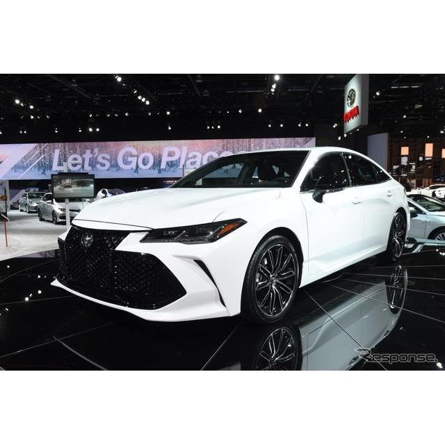 トヨタ自動車の米国部門は、米国で開催中のデトロイトモーターショー2018で初公開した新型『アバロン』に、...