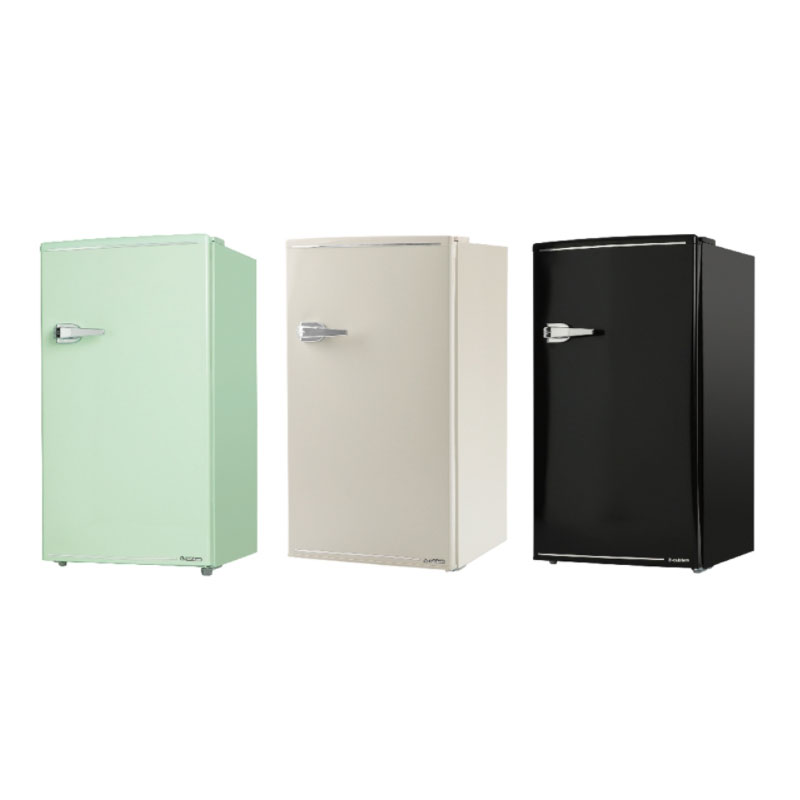 価格.com - エスキュービズム、なつかしいレトロデザインの小型冷蔵庫2機種