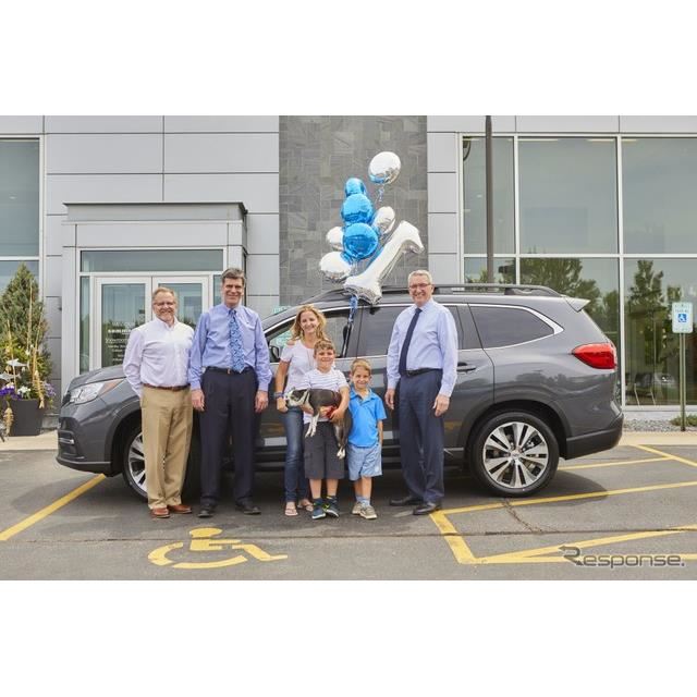 スバルの新型suv アセント 第一号車を顧客に納車 価格 Com