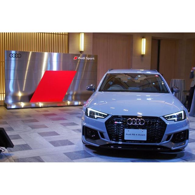 アウディ純正　1/43 RS4アバント　B7型　グレー アウディ純正 1/43 RS4アバント B7型 グレー Audi RS4 B7 Gray