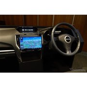 狭額縁化により、投影面積を従来の9型モデルと同寸とした