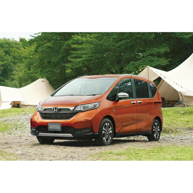 ホンダがマイチェンした「フリード」発売 クロスター登場