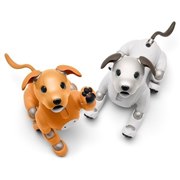 「aibo キャラメル エディション ERS-1000」(左)