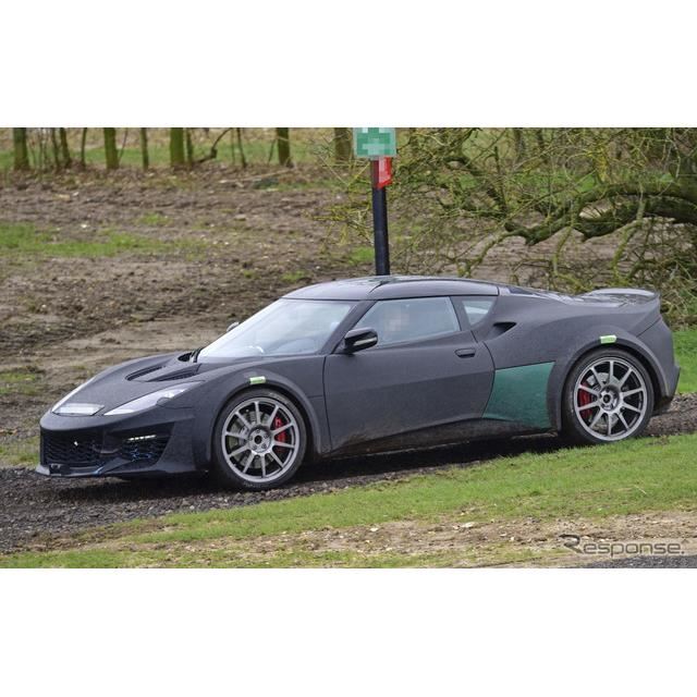 ロータスは名車『エスプリ』の後継モデルを開発していると見られている。この新型ライトウェイトスポーツの...