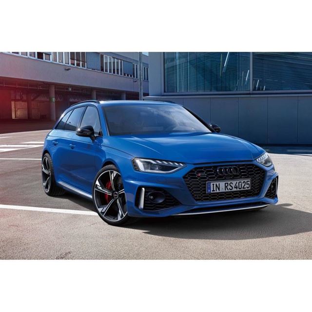 アウディ RS4 アバント 2013年モデルの価格・グレード一覧 価格.com