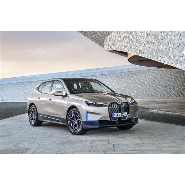 Bmwが新型電気自動車 Ix の概要を発表 日本市場にも導入を予定 価格 Com