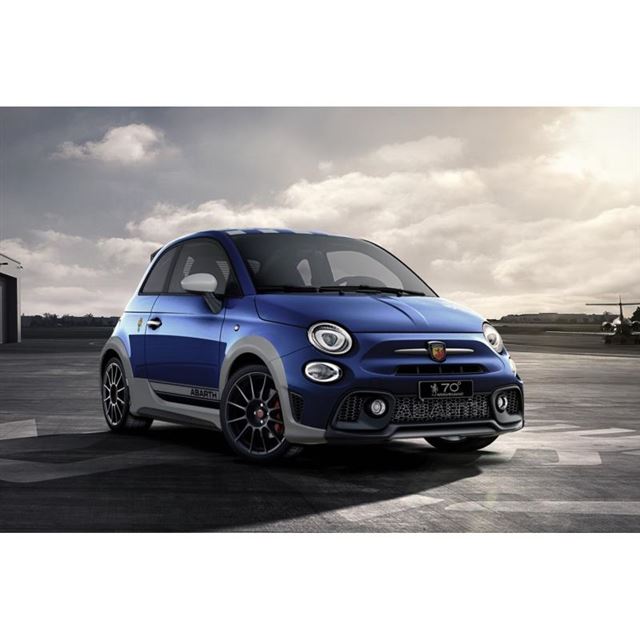 フィアット アバルト 695 価格 新型情報 グレード諸元 価格 Com