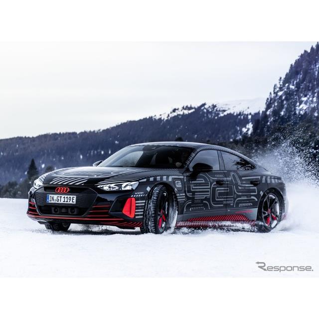 アウディは1月21日、新型EVスポーツカーの『e-tron GT』（Audi e-tron GT）を2月9日、デジタルワールドプレ...