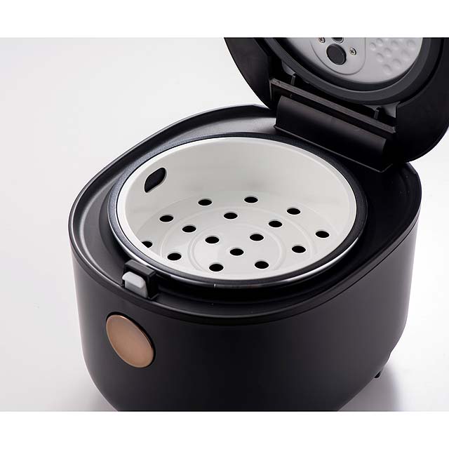 ヤマダデンキ、フラット操作パネル採用の炊飯器を税別6,980円で発売 - 価格.com
