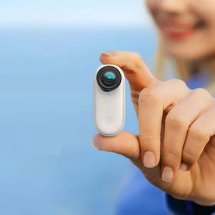 価格.com - 小型アクションカメラ「Insta360 GO 2」が発売、ポケットサイズの充電ケース付き