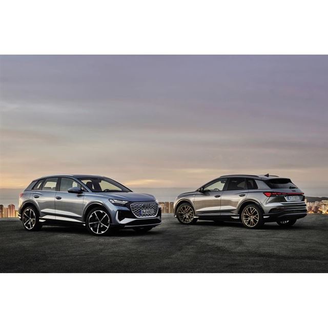 �ƃA�E�f�B��2021�N4��14���i���n���ԁj�A�R���p�N�g�Z�O�����g�̃s���AEV�uQ4 e-tron�v�ƁuQ4�X�|�[�c�o�b...