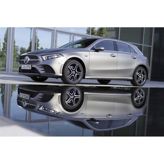 メルセデス・ベンツ日本は2021年5月26日、プラグインハイブリッドモデル「メルセデス・ベンツA250e」「A250...