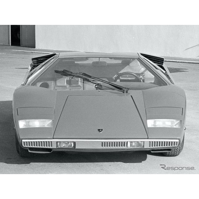 ランボルギーニは8月13日、『カウンタックLPI 800-4』（Lamborghini Countach LPI 800-4）を発表した。新型...